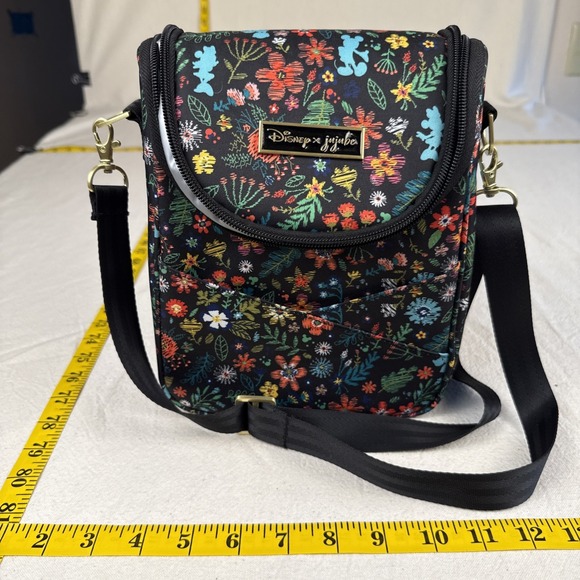 Disney Handbags - Disney X Jujube Floral Embroidered Pattern Insulated Bag W/Kissing M&M Zip Pulls